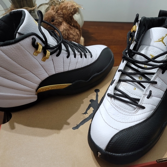 Jordan 12 royalty size 10 - Picture 4 of 5